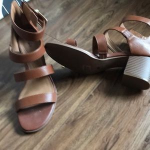 Cute sandals looks great with everything...